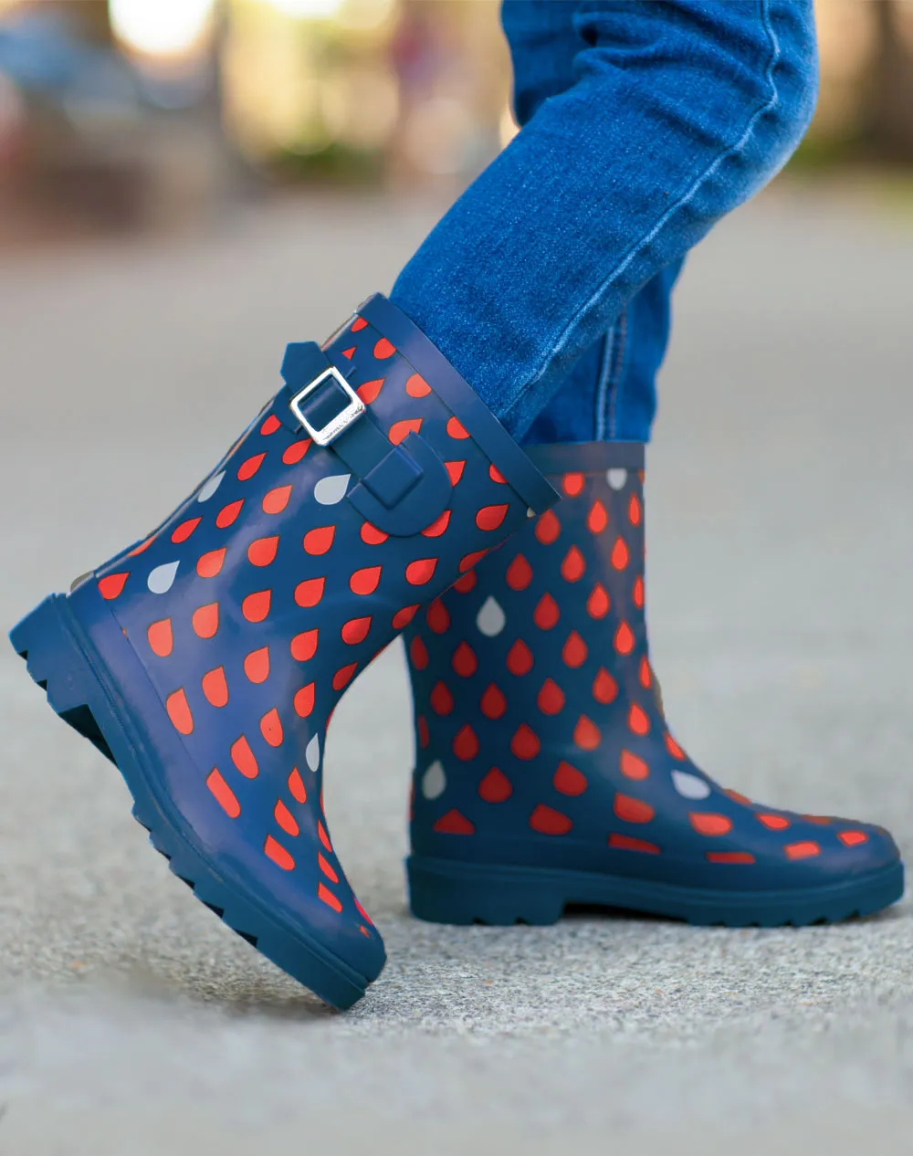KID’S BUCKLE RUBBER RAIN BOOTS NAVY & RED RAINDROPS