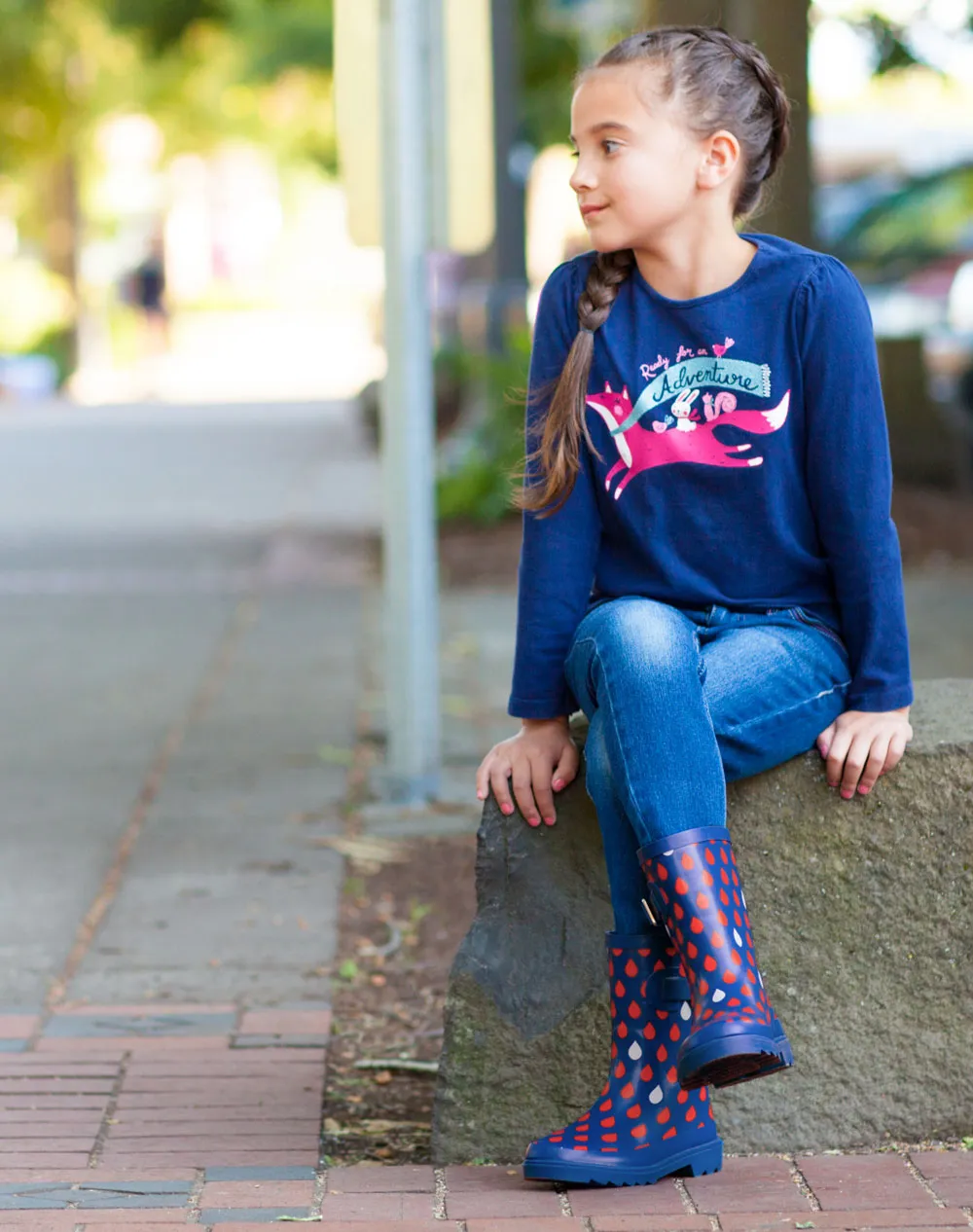 KID’S BUCKLE RUBBER RAIN BOOTS NAVY & RED RAINDROPS