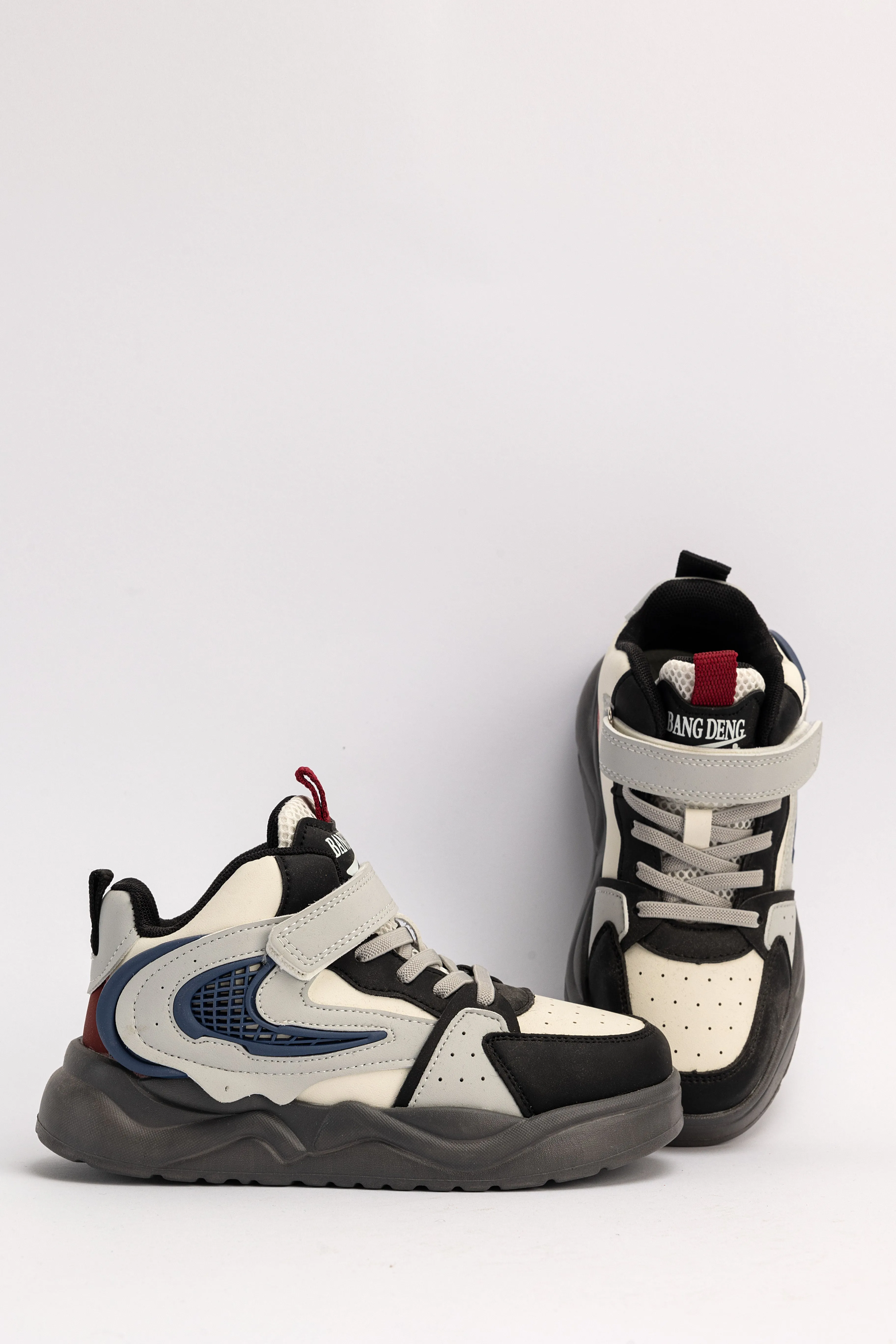 MOUNTAIN SHOES