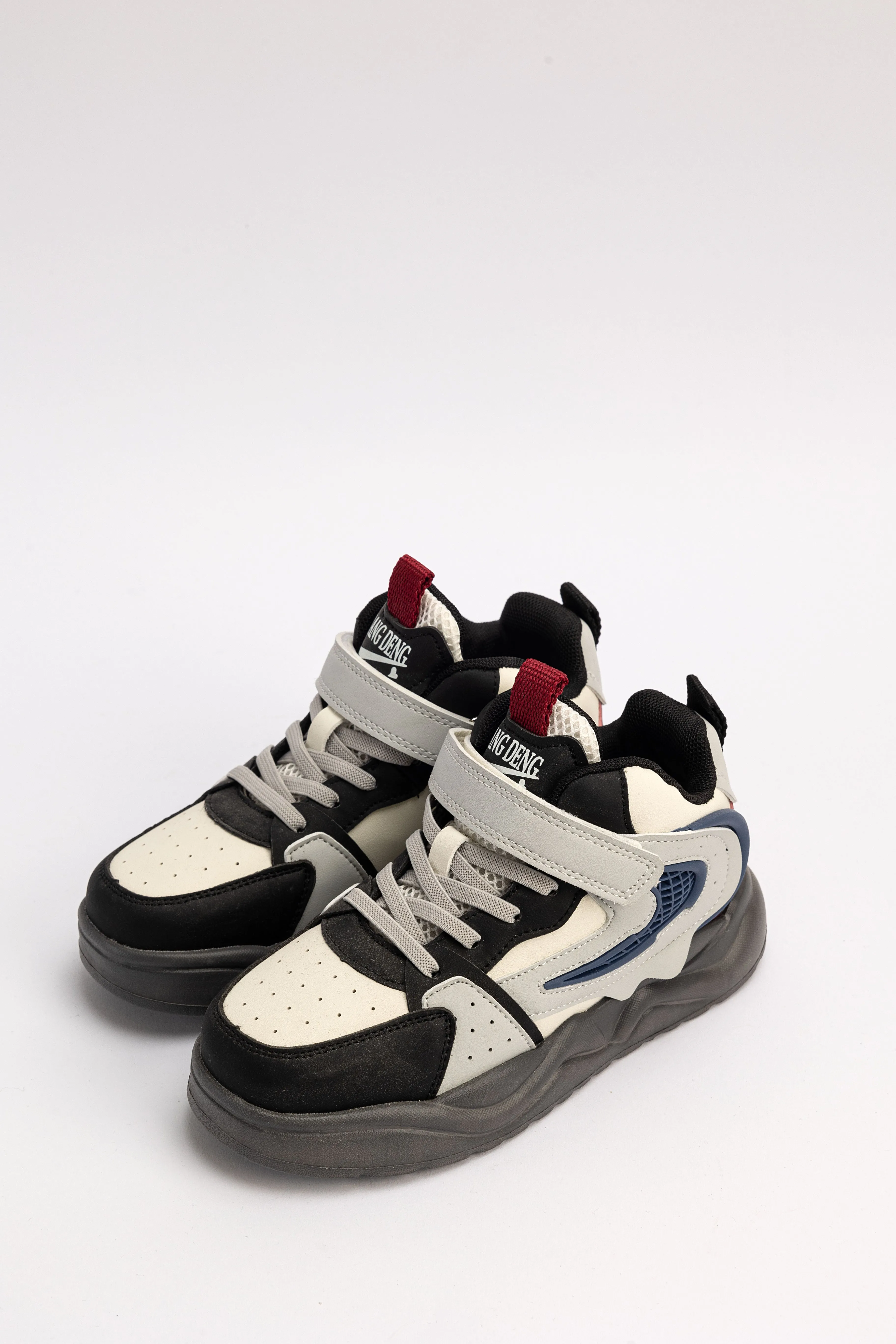 MOUNTAIN SHOES