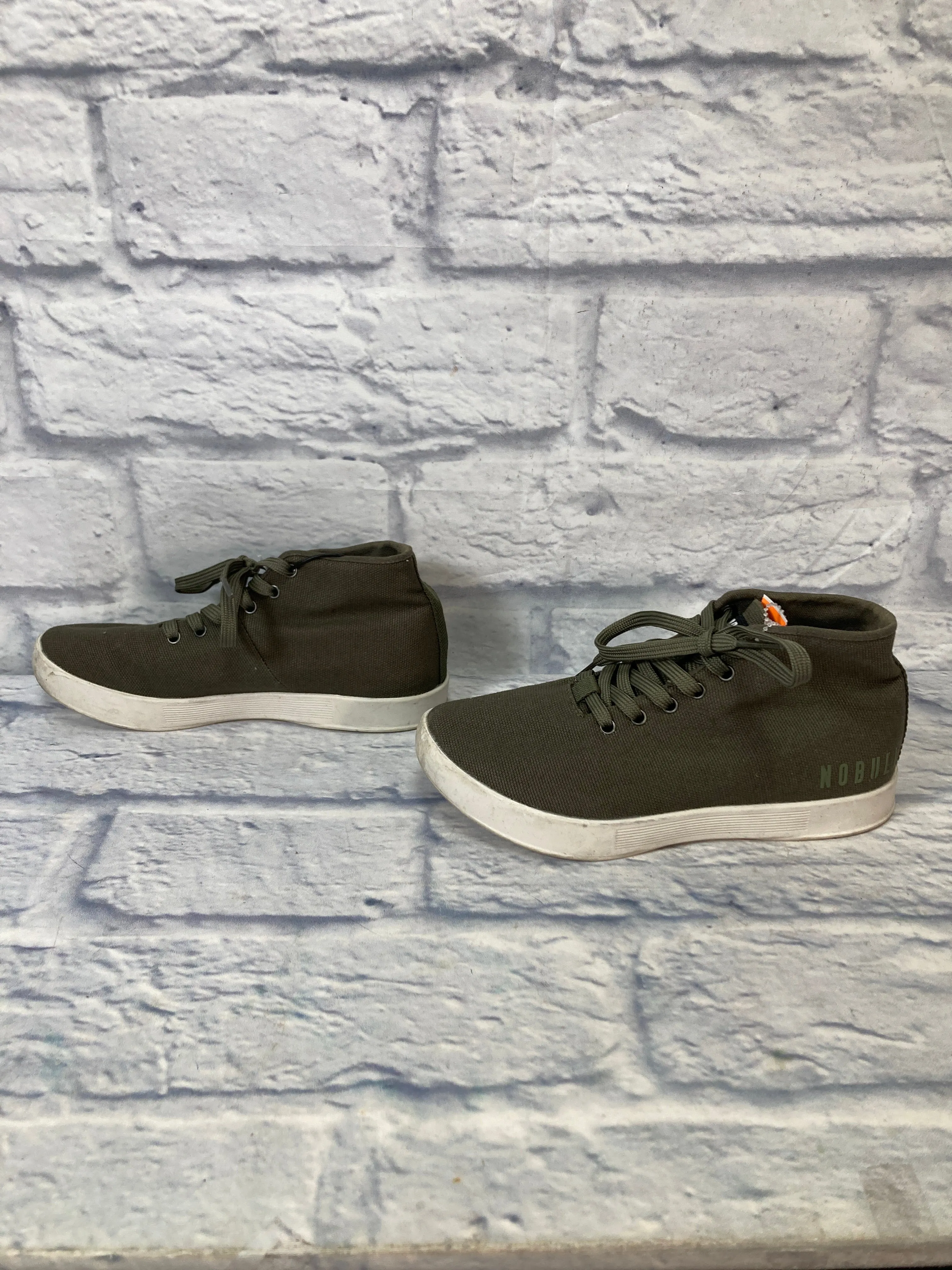 Shoes Sneakers By Clothes Mentor In Green, Size: 6.5