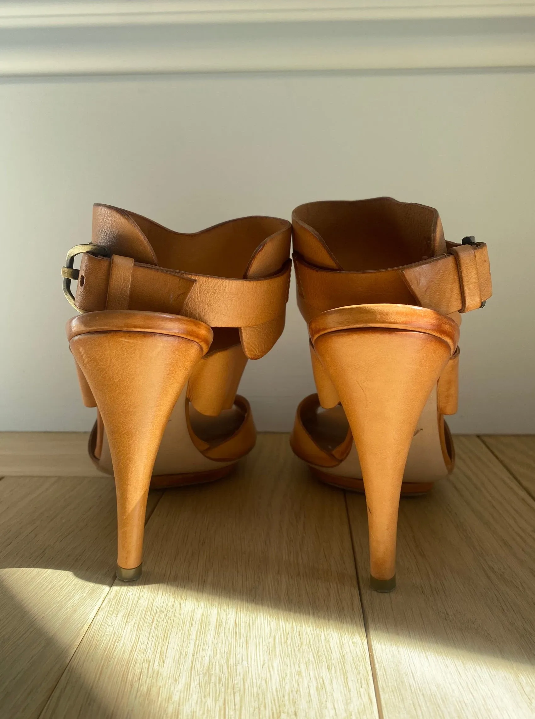 VIC MATI Sandals Size 39